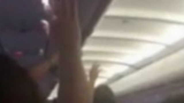 Passeggeri sull'aereo nel panico