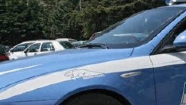 Una volante della Polizia di Stato