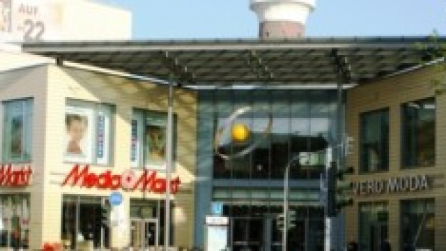 Volantino Mediaworld: prezzo iPhone 5, S5, PS4