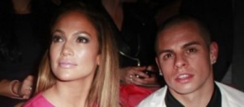 Hombres y Mujeres que necesitan a j&oacute;venes