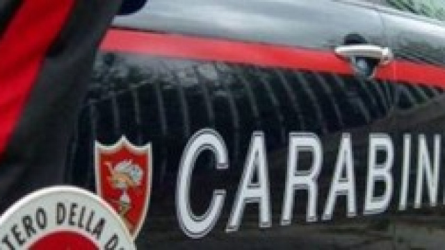 Non si ferma all'alt dei CC: muore diciassettenne