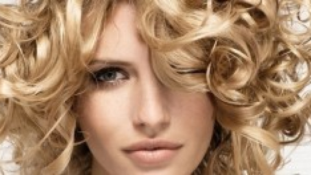 NUOVI TAGLI CAPELLI RICCI, TUTTE LE TENDENZE