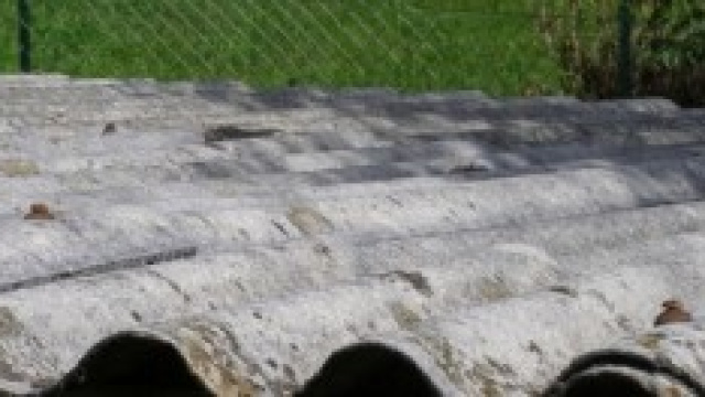 Lastre di eternit di amianto