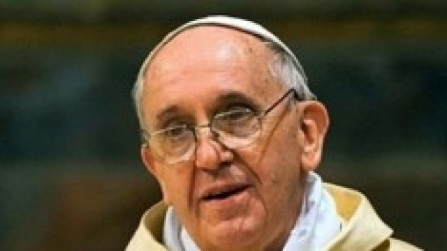 Papa Francesco mentre predica