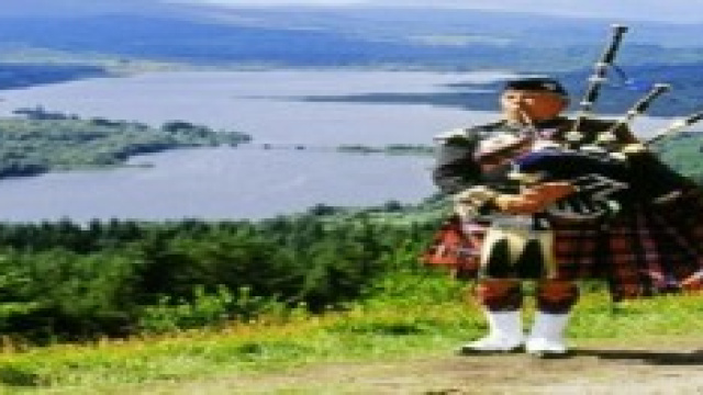 Uno scozzese con la sua cornamusa.