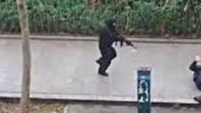 Nella foto: il mortale attentato di Parigi