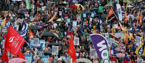 strikes affecting public sector to be restricted 