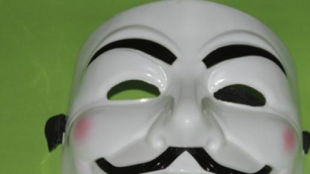 Massacro Charlie Hebdo: il messaggio di Anonymous