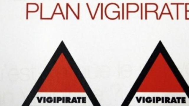 Au feu les pompiers la maison br&ucirc;le!