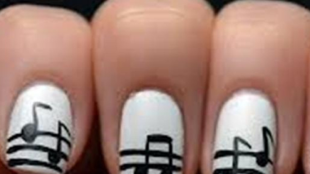 Nail art: ecoc come fare unghie alla moda.
