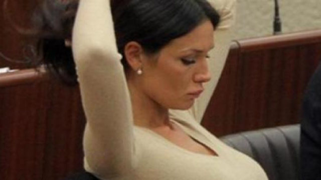 Nicole Minetti e le sue spese pazze 