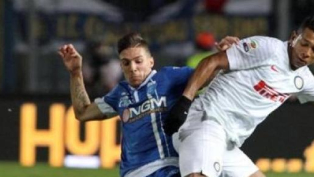 Un contrasto tra Simone Verdi e Fredy Guarin