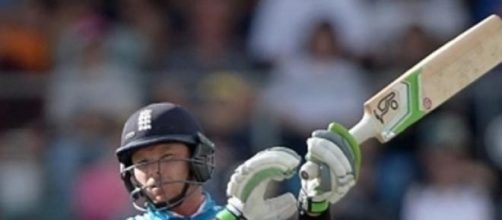  Ian Bell helped England to victory in Canberra