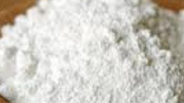 Lavare i capelli col bicarbonato.