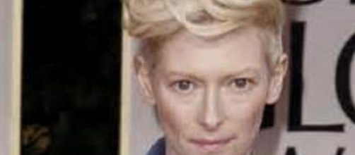 Tilda Swinton licked coats in show in Florence 