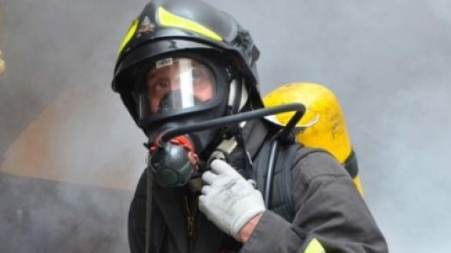 L'esplosione ha provocato un morto e 14 feriti.