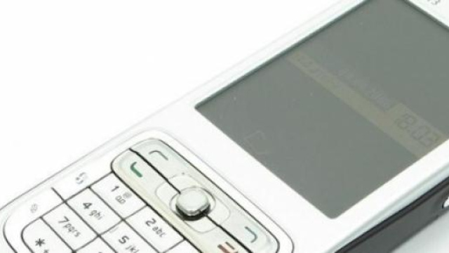 Un italiano su cinque usa cellulari tradizionali