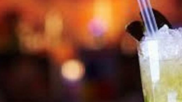 Bere un drink al giorno farebbe bene alla salute