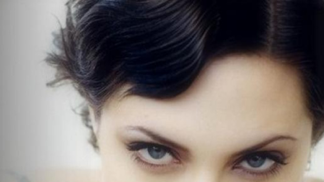 Angelina Jolie, wet look 