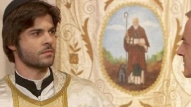 Gonzalo denuncia don Celso lascia l'abito talare