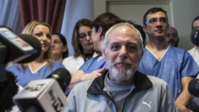 Pulvirenti, il medico Emergency, sconfigge l'Ebola