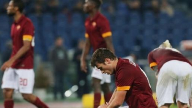 I giocatori della Roma a terra sconsolati