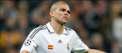 Un autogol de Pepe le abri&oacute; la puerta al Valencia