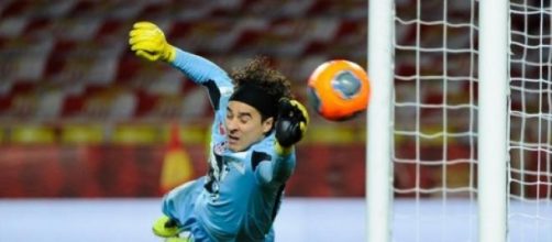 Guillermo Ochoa s&oacute;lo un milagro podr&iacute;a salvarlo
