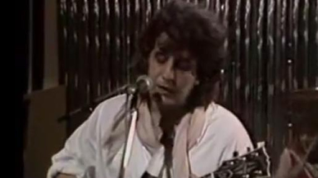Esordio di Pino Daniele con Napule (1977)