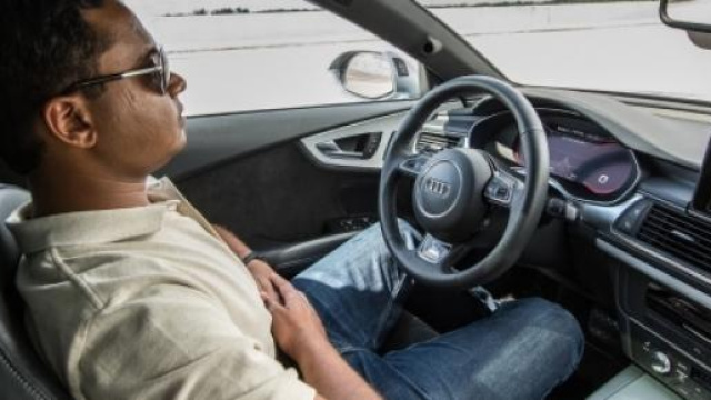 Motori: Audi presenta auto con pilota automatico