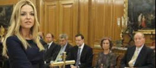 &Aacute;ngeles Carmona jurando su cargo