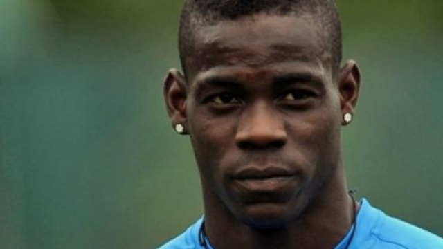 Gossip news: Mario Balotelli smascherato sul web.