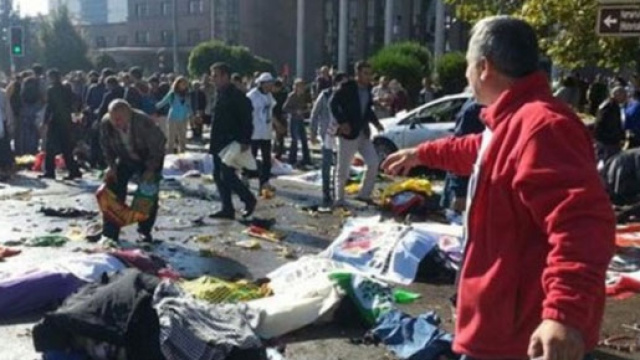 Attentato durante corteo, almeno 86 i morti