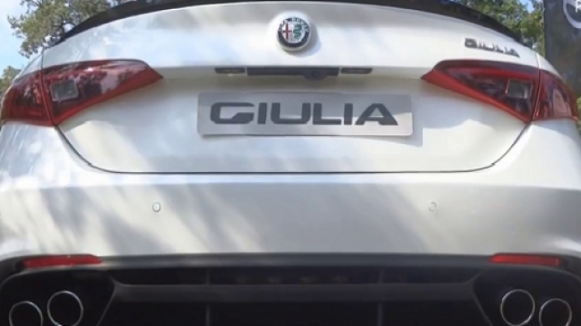 Posteriore di Alfa Romeo Giulia Quadrifoglio Verde