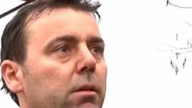 Un primo piano dell'uomo a processo