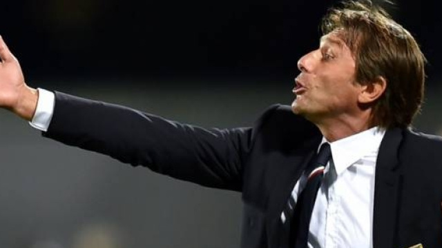 Antonio Conte da istruzioni dalla panchina