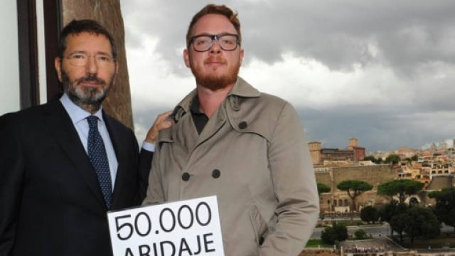 Ignazio Marino con sostenitore