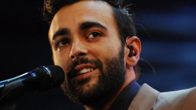 Marco Mengoni durante una esibizione