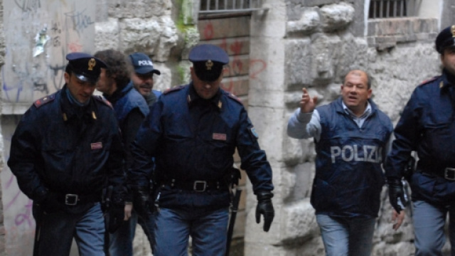 Gli agenti di Polizia di Stato in azione