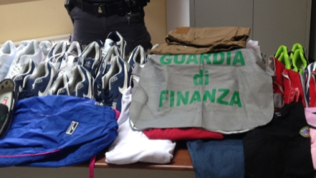 I prodotti sequestrati dalla Guardia di finanza
