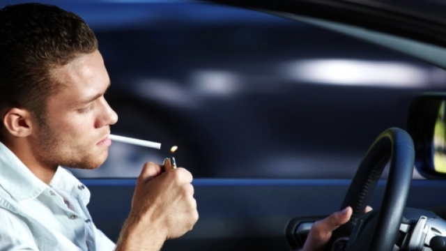 Non si potr&agrave; pi&ugrave; fumare in macchina