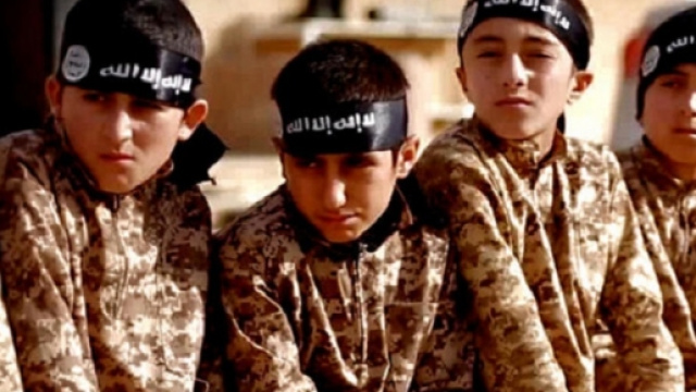 Bambini soldati in un video dello Stato Islamico
