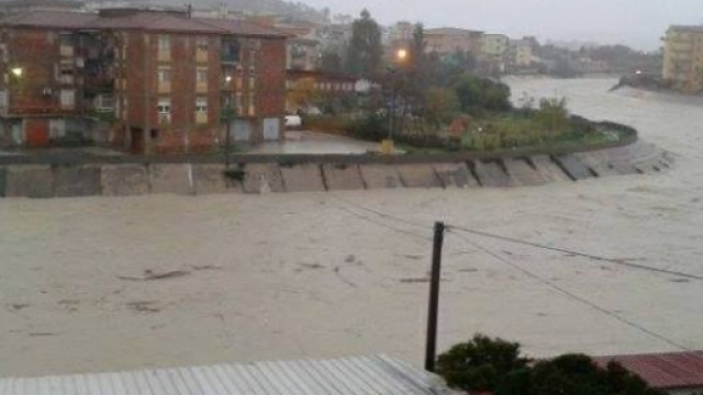 Il tratto di fiume Esaro che si snota a Crotone.