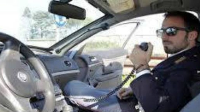 La Polizia di Stato al lavoro durante le indagini