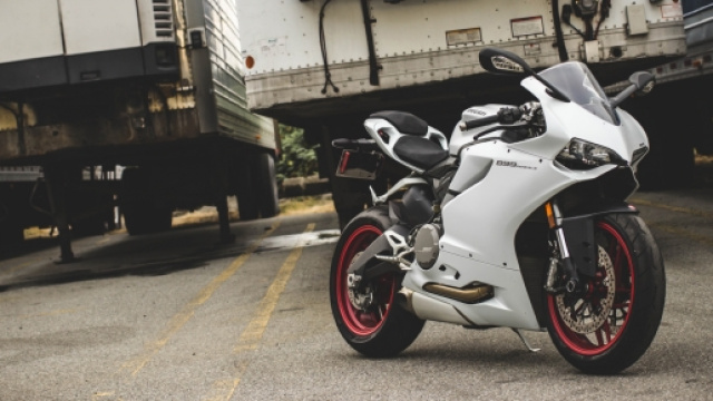 Ducati 899 Panigale. Moto 2015 per la rivista MCN.