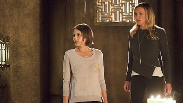 Laurel Lance e Thea Queen durante una scena