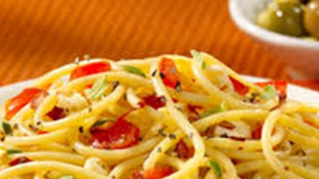 Gli italiani mangiano cibi scaduti