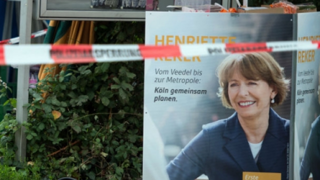 Reker, candidata sindaco aggredita a Colonia