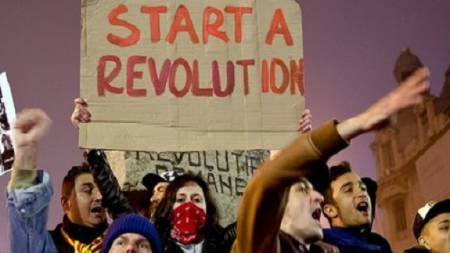 Manifestanti in Piazza dell'Universit&agrave;, Bucarest