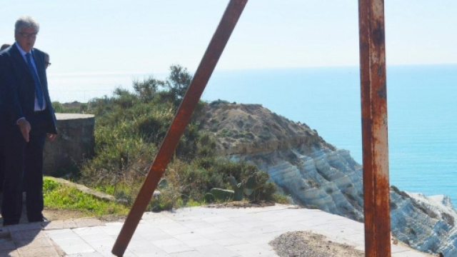 Scala dei Turchi, demolizione ecomostro
